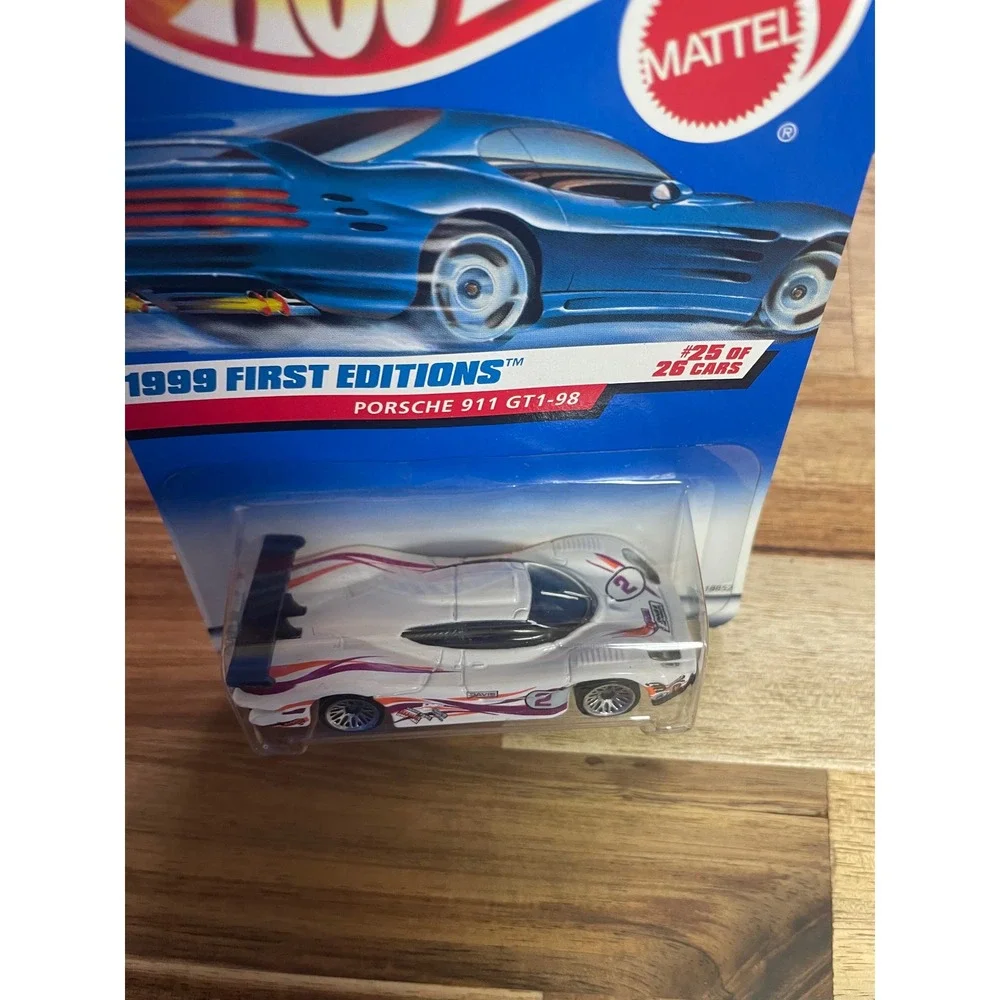 Hot Wheels 1999 First Editions Porsche 911 GT1-98 White #25/26 Collector 676